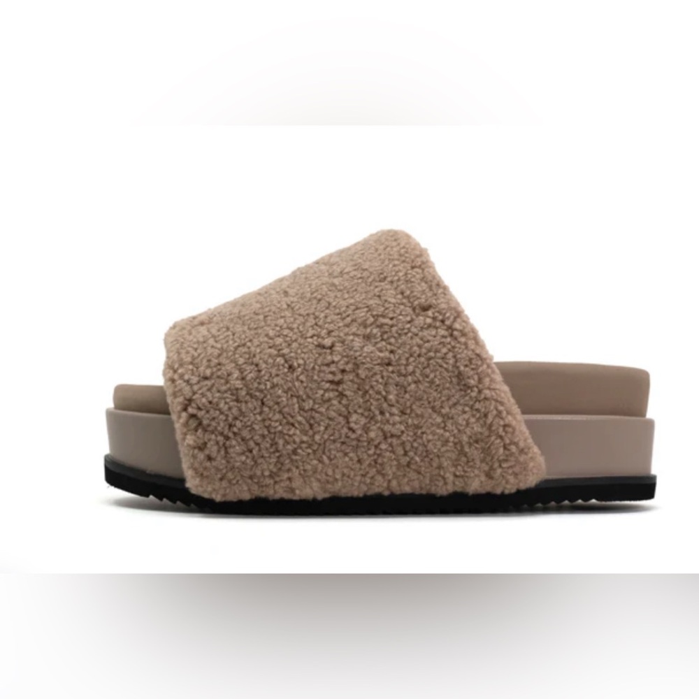 ROAM FUZZY STACK PLATFORM OAT FAUX SHEARLING